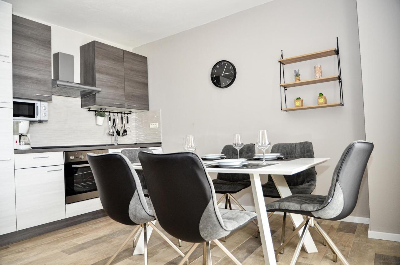 Family Friendly Apartments With A Swimming Pool Povljana, Pag - 244 エクステリア 写真