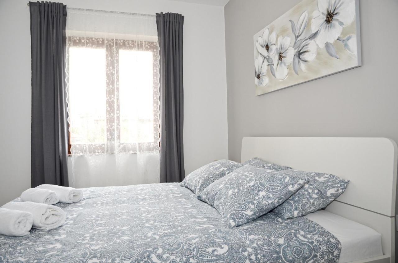 Family Friendly Apartments With A Swimming Pool Povljana, Pag - 244 エクステリア 写真