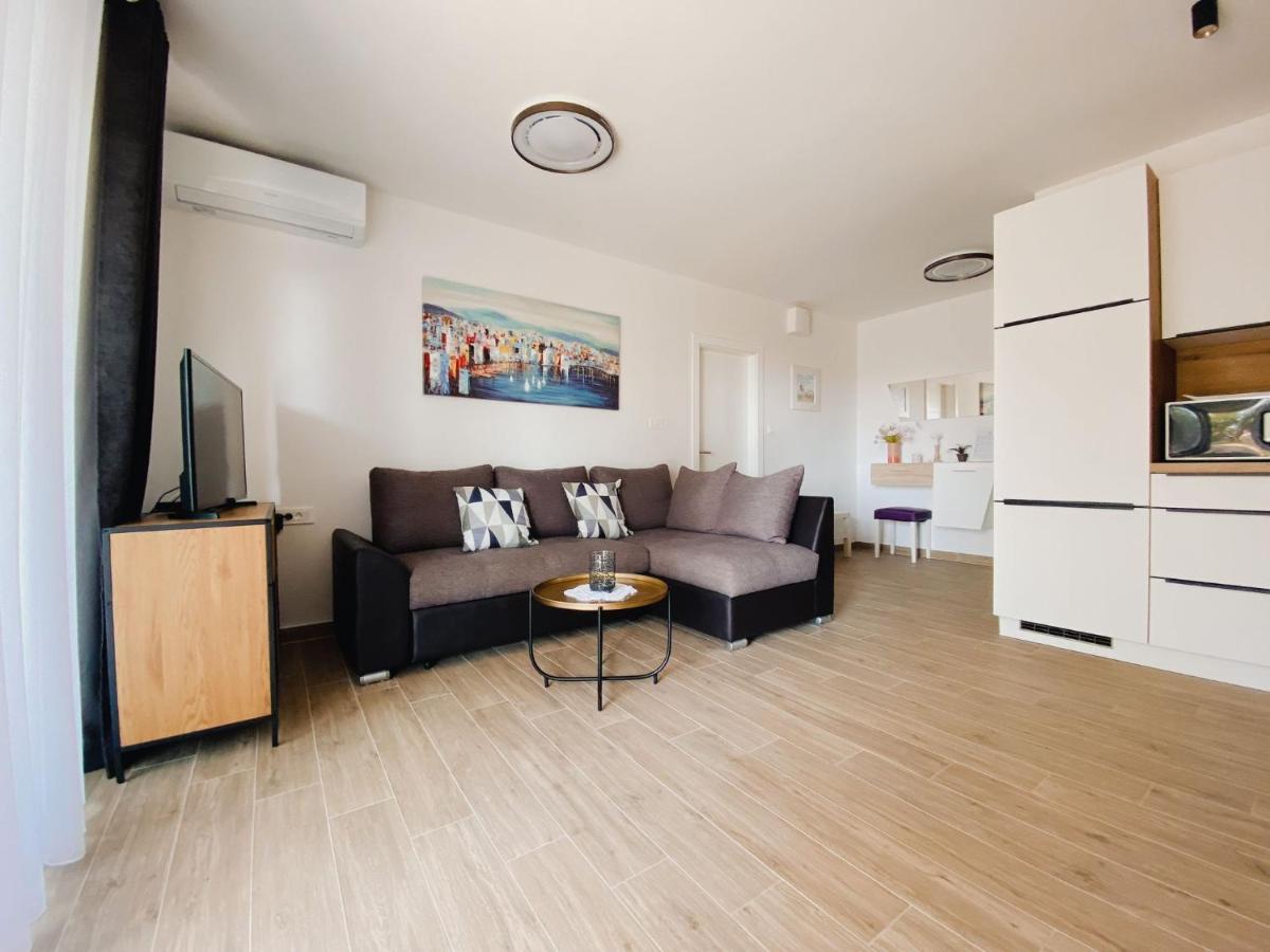 Family Friendly Apartments With A Swimming Pool Povljana, Pag - 244 エクステリア 写真