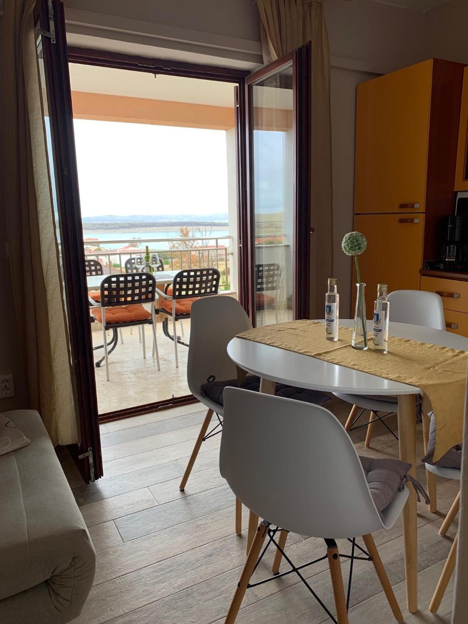 Family Friendly Apartments With A Swimming Pool Povljana, Pag - 244 部屋 写真