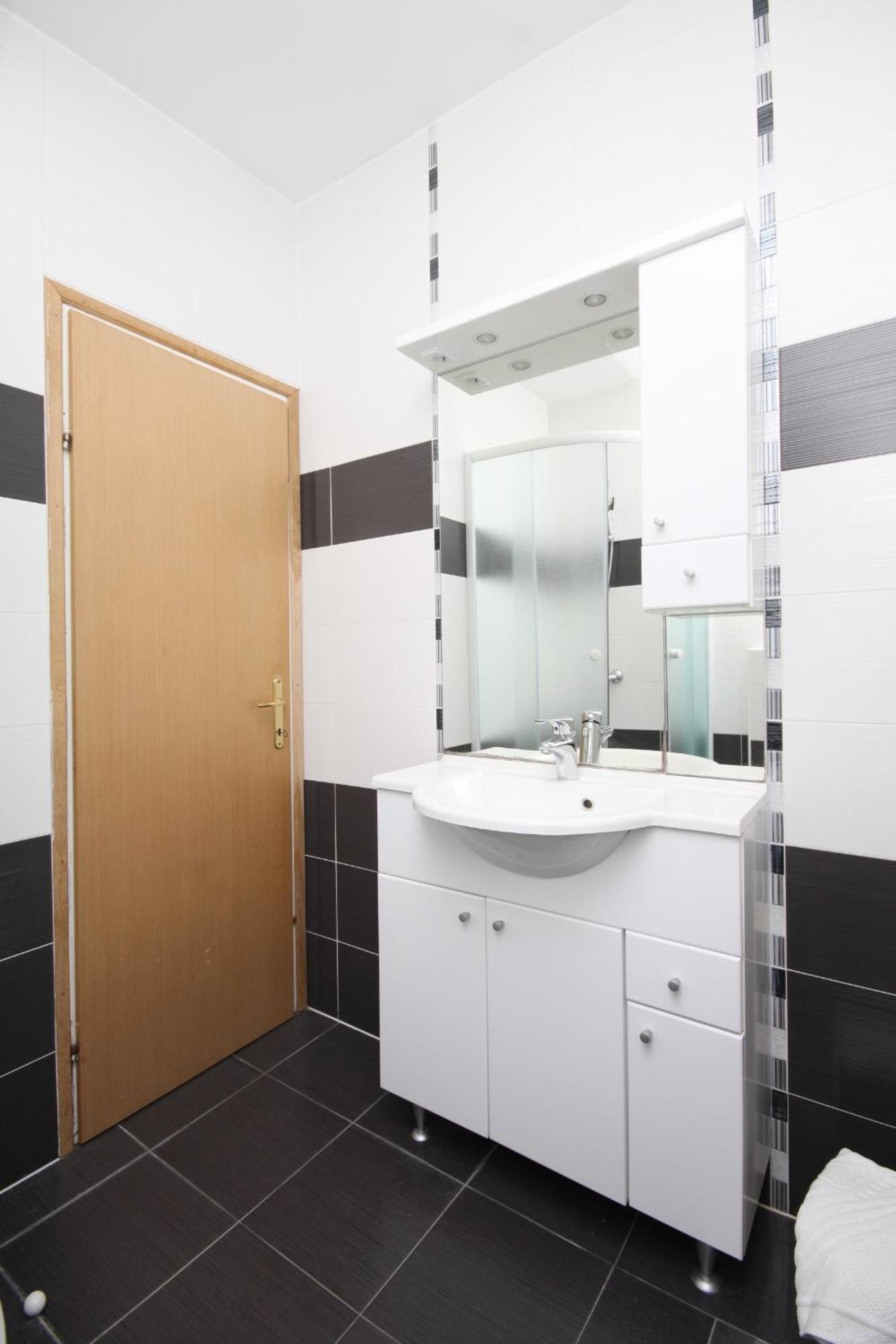 Family Friendly Apartments With A Swimming Pool Povljana, Pag - 244 部屋 写真